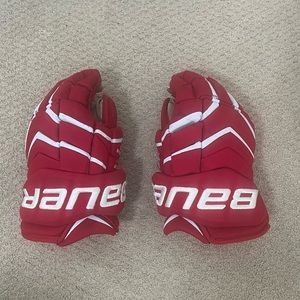 Cornell Hockey Gloves